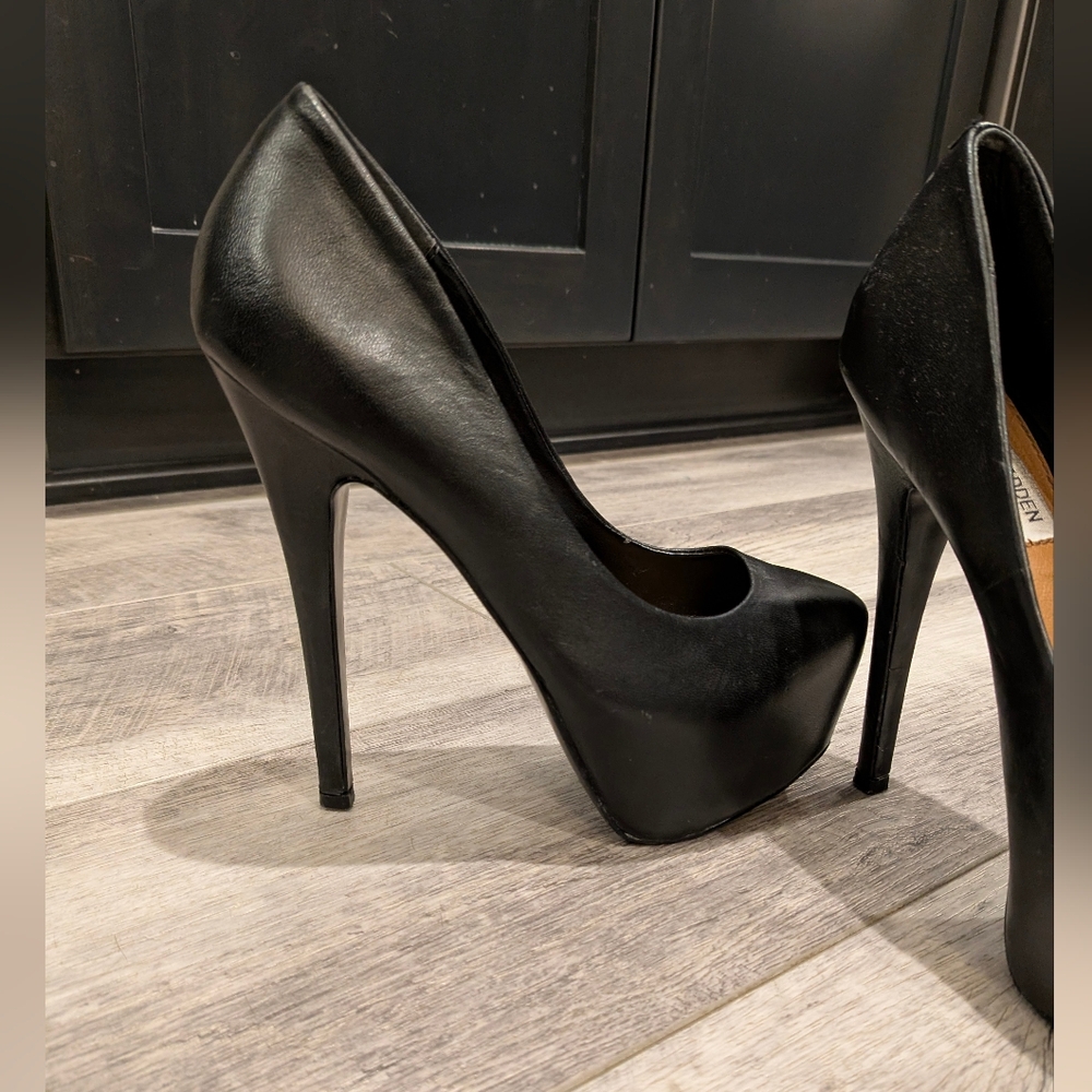 Steve Madden Dejavu Pumps